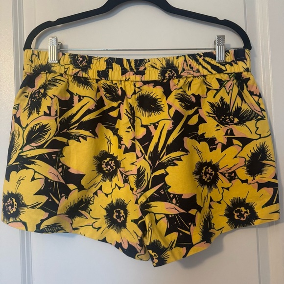 J. Crew Floral Yellow and Navy Women's Shorts - Picture 2 of 6